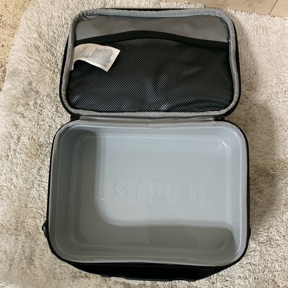 Nike Futura Coated Fuel Pack Lunch Bag - Picture 2 of 7